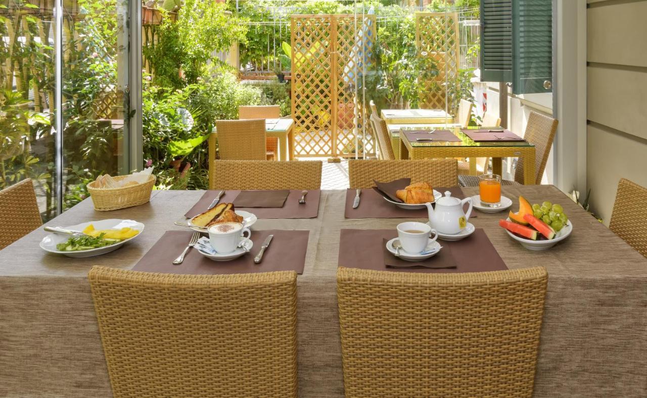 Hotel Vittoria Виареджо Экстерьер фото