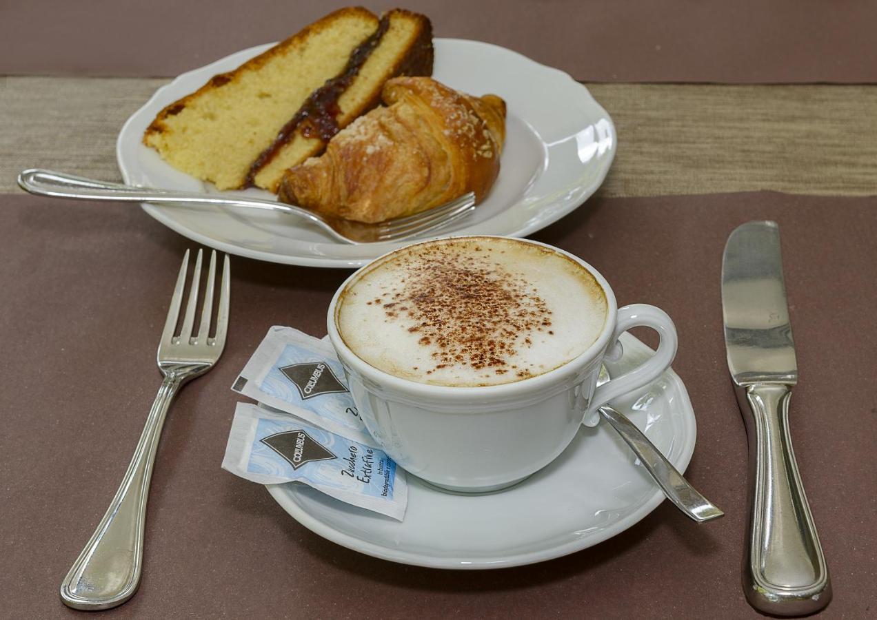 Hotel Vittoria Виареджо Экстерьер фото