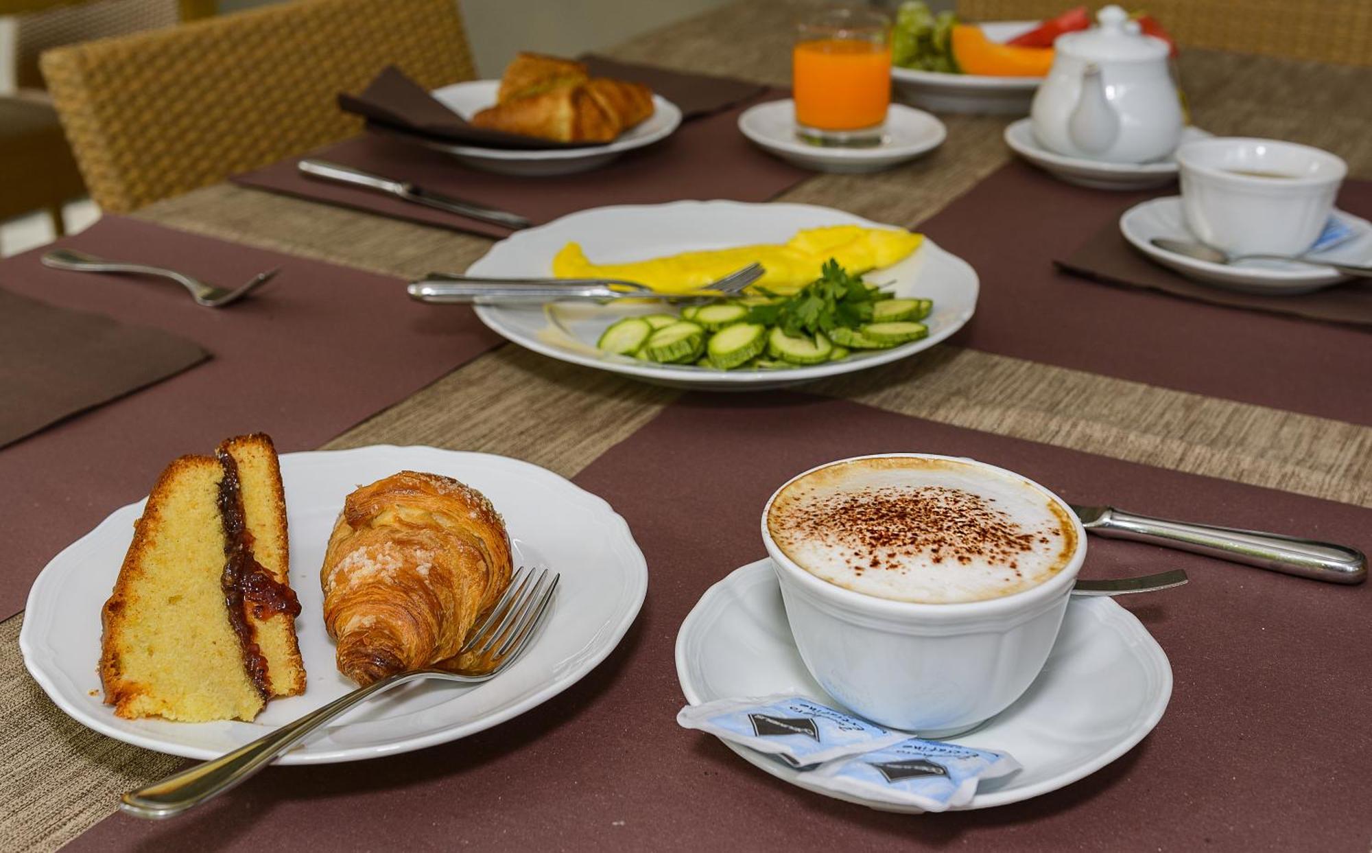 Hotel Vittoria Виареджо Экстерьер фото