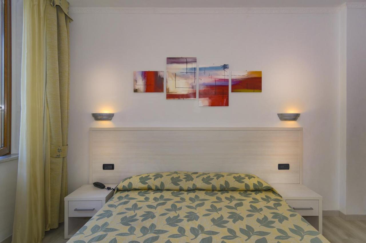 Hotel Vittoria Виареджо Экстерьер фото