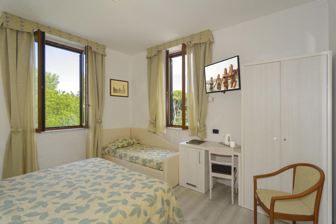 Hotel Vittoria Виареджо Экстерьер фото