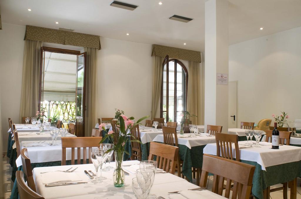 Hotel Vittoria Виареджо Экстерьер фото