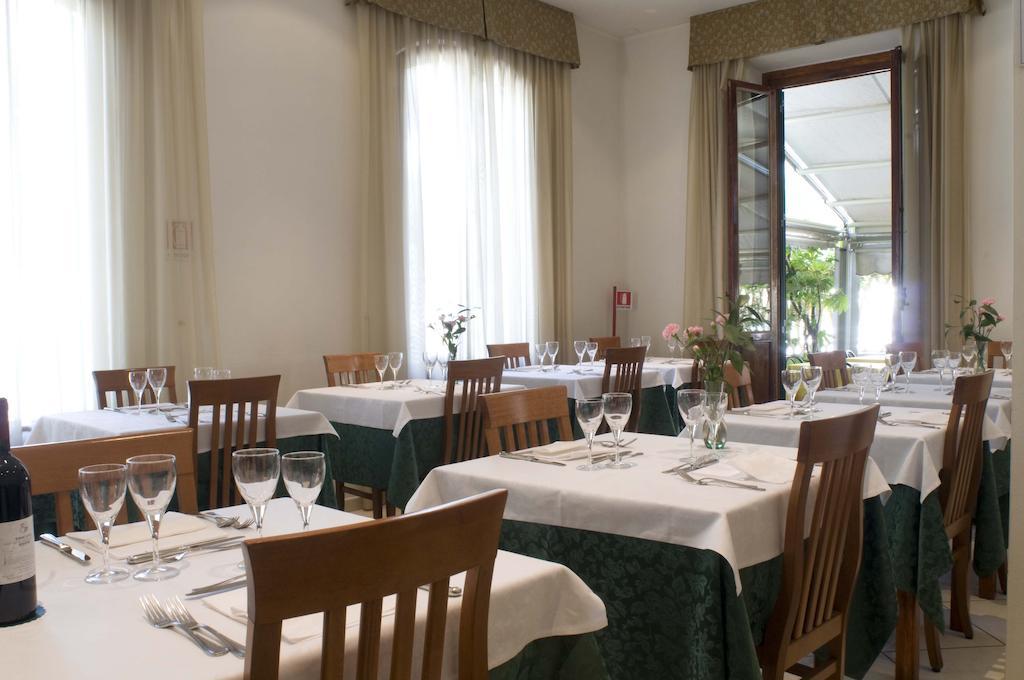 Hotel Vittoria Виареджо Экстерьер фото