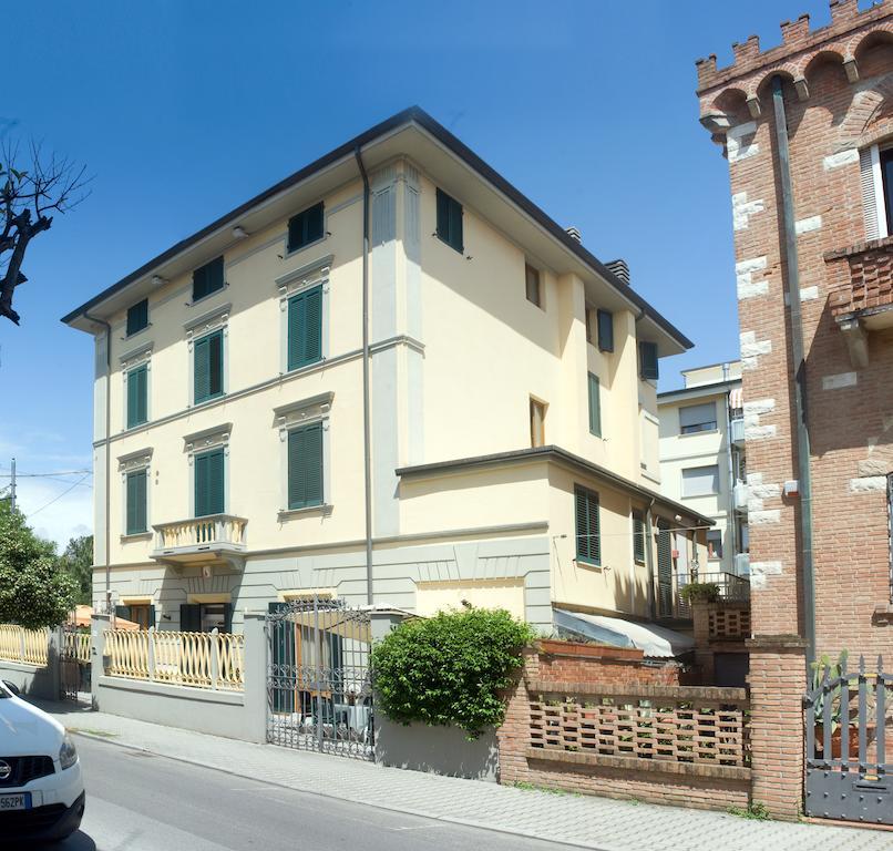 Hotel Vittoria Виареджо Экстерьер фото