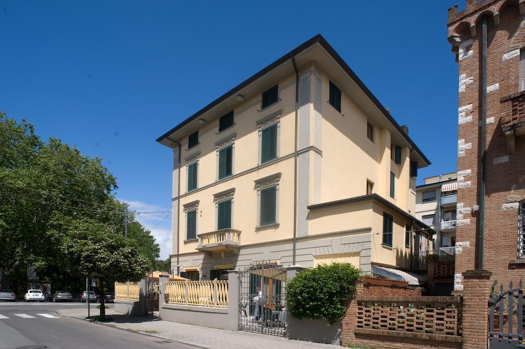 Hotel Vittoria Виареджо Экстерьер фото
