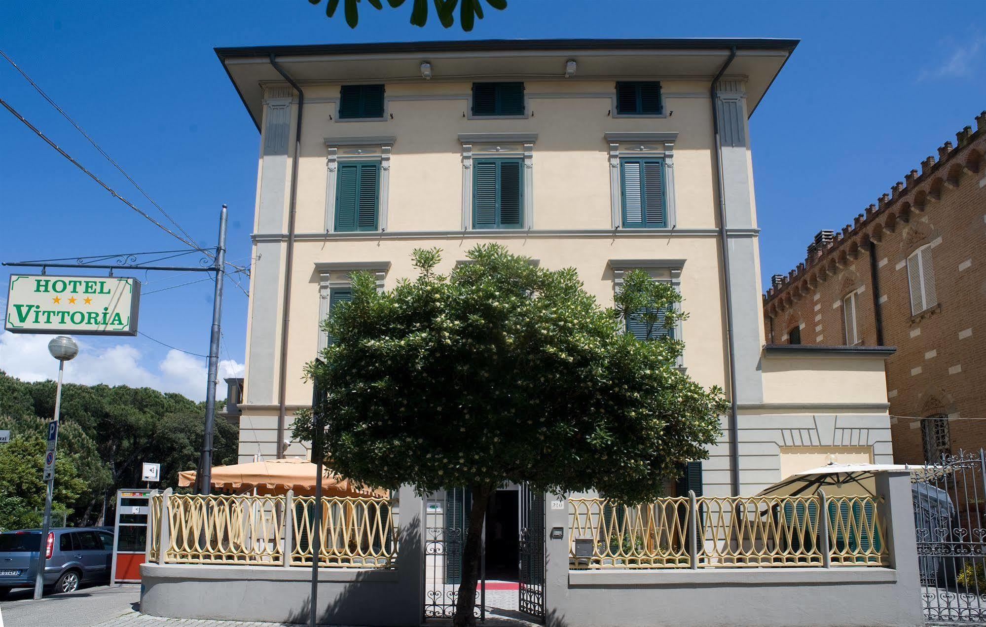 Hotel Vittoria Виареджо Экстерьер фото