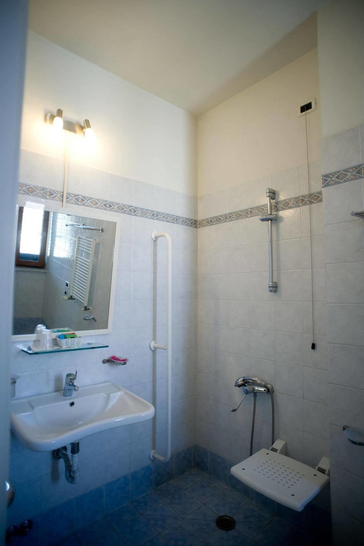 Hotel Vittoria Виареджо Экстерьер фото