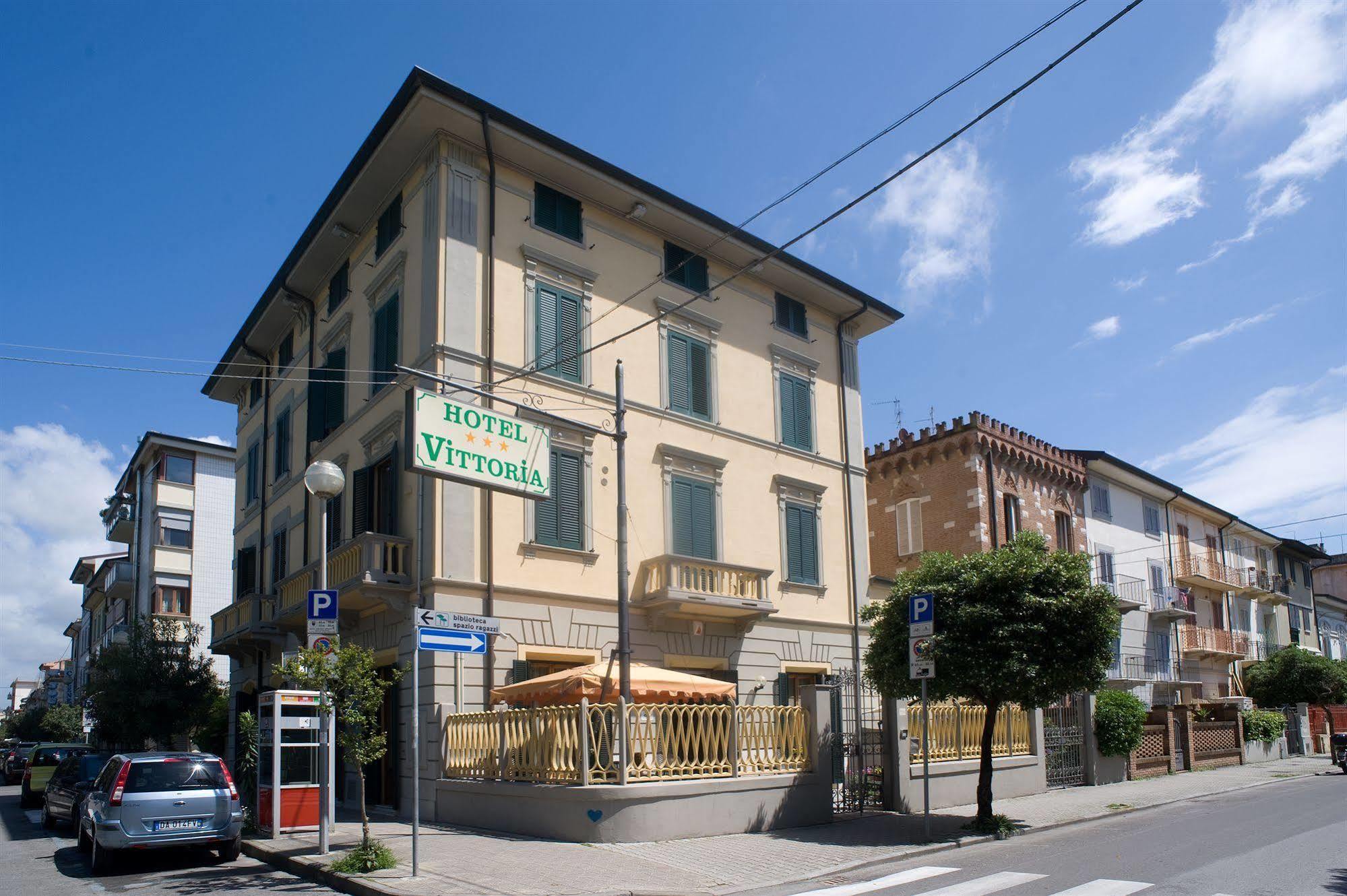 Hotel Vittoria Виареджо Экстерьер фото