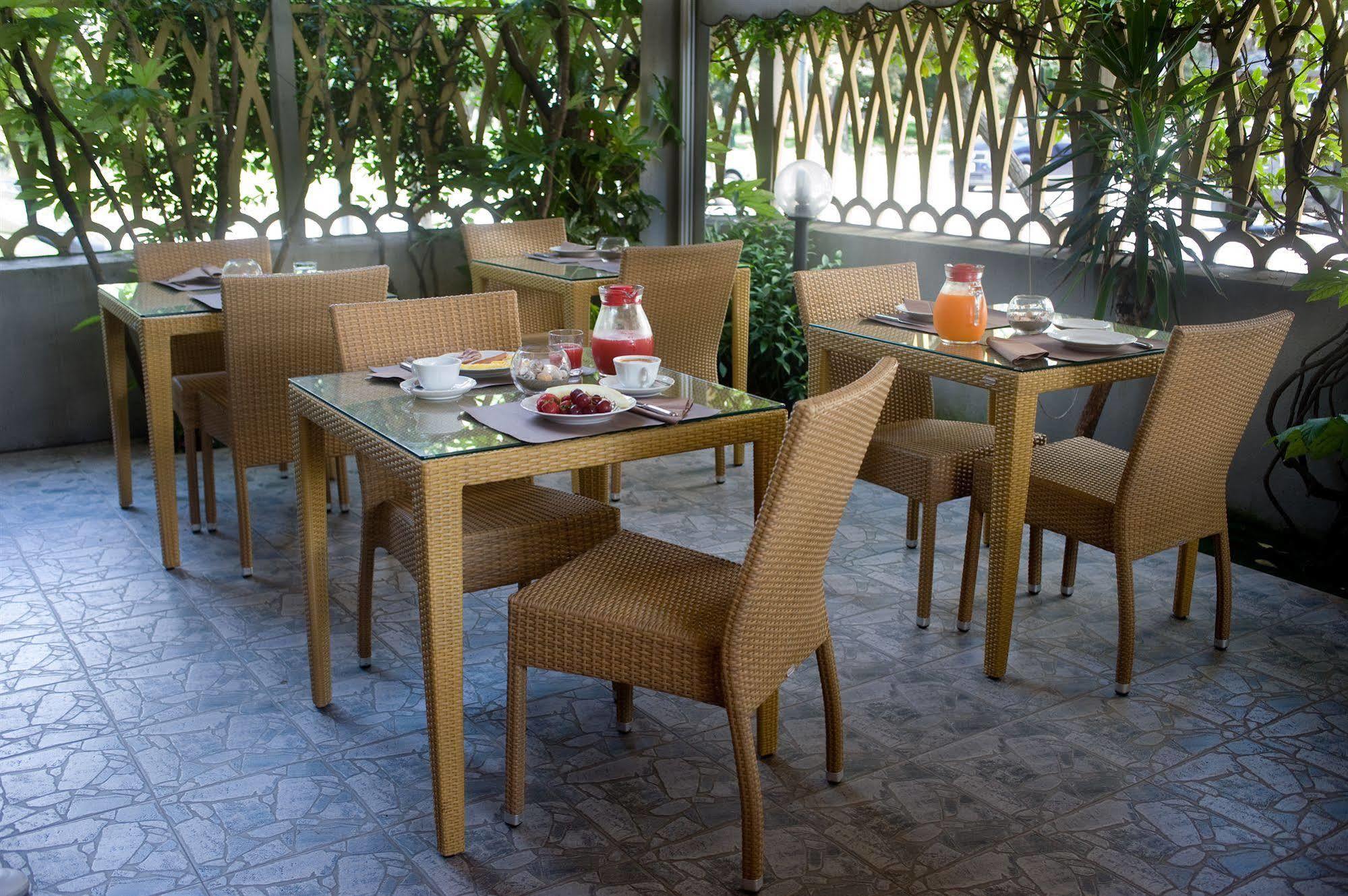 Hotel Vittoria Виареджо Экстерьер фото